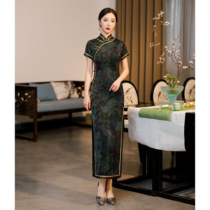 111 ancient Shengjiao Chinese style retro new catwalk cheongsam improved version dress long temperament mother outfit.