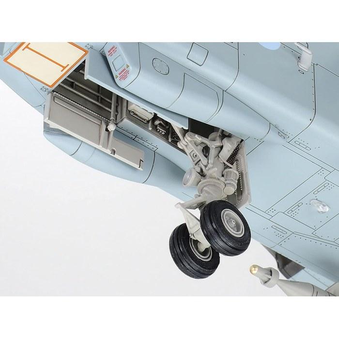Tamiya 1/32 Scale Special Italerri Series British Army Tornado GR.4 (with Pilot Figure) Plastic Model 25425 Gray 53cm Length x 44cm Width x
