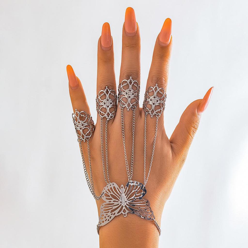 European & American Gothic Halloween Chain Finger Bracelet with Cone-Shape Nails
