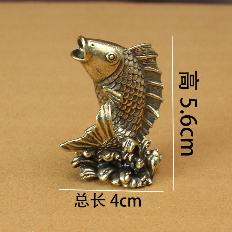 

Маленькая фигурка из цельной чистой латуни для офисного стола, кои, бронзовая чайная фигурка, ювелирное изделие, подарок ручной работы, предмет для ручной игры