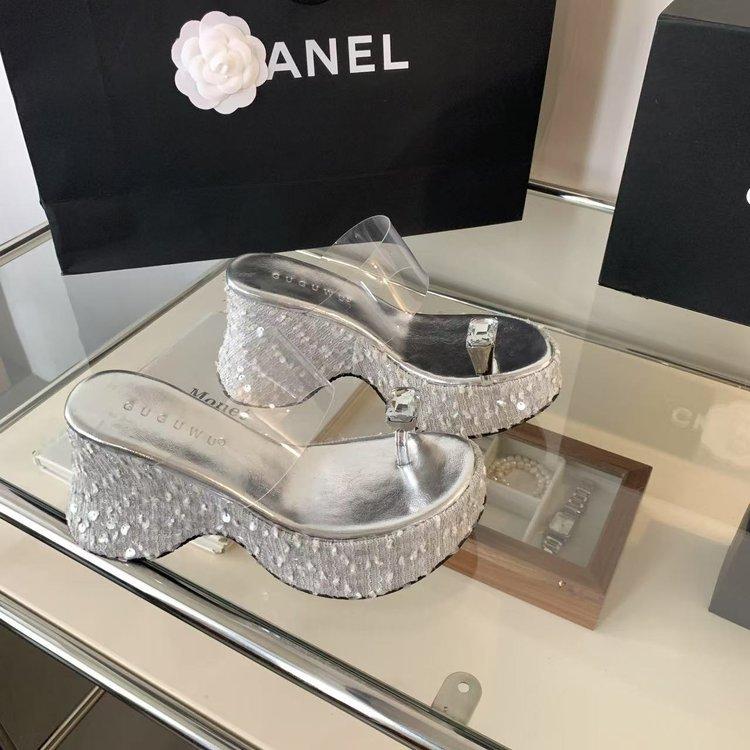 

Туфли на высоком каблуке для мужчин, украшенные стразами, женские летние туфли с покатым каблуком, прозрачная подошва с толстым дном, классные тапочки 40