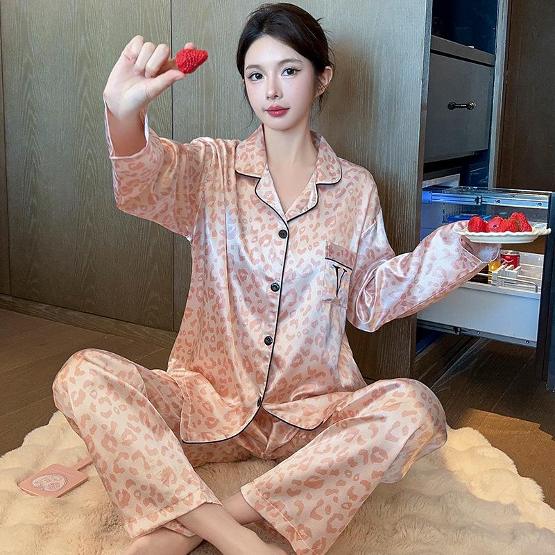 "Korean Ins-Style Imitation Silk Pajamas: Women's Long-Sleeve Cute Bear Dot Set"