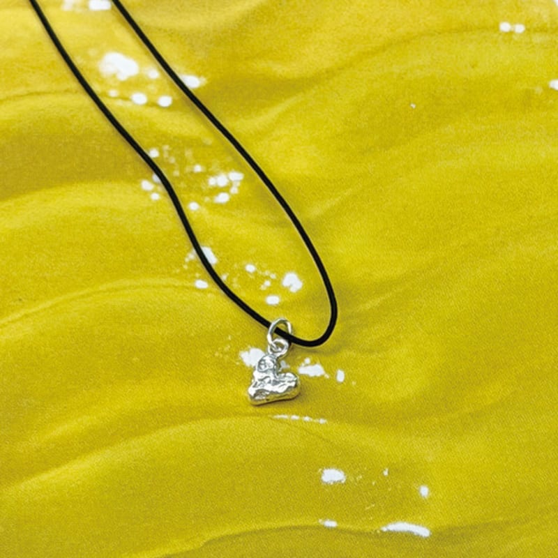 TO.STONE Mellow Heart Necklace (Glossy Black Strap)