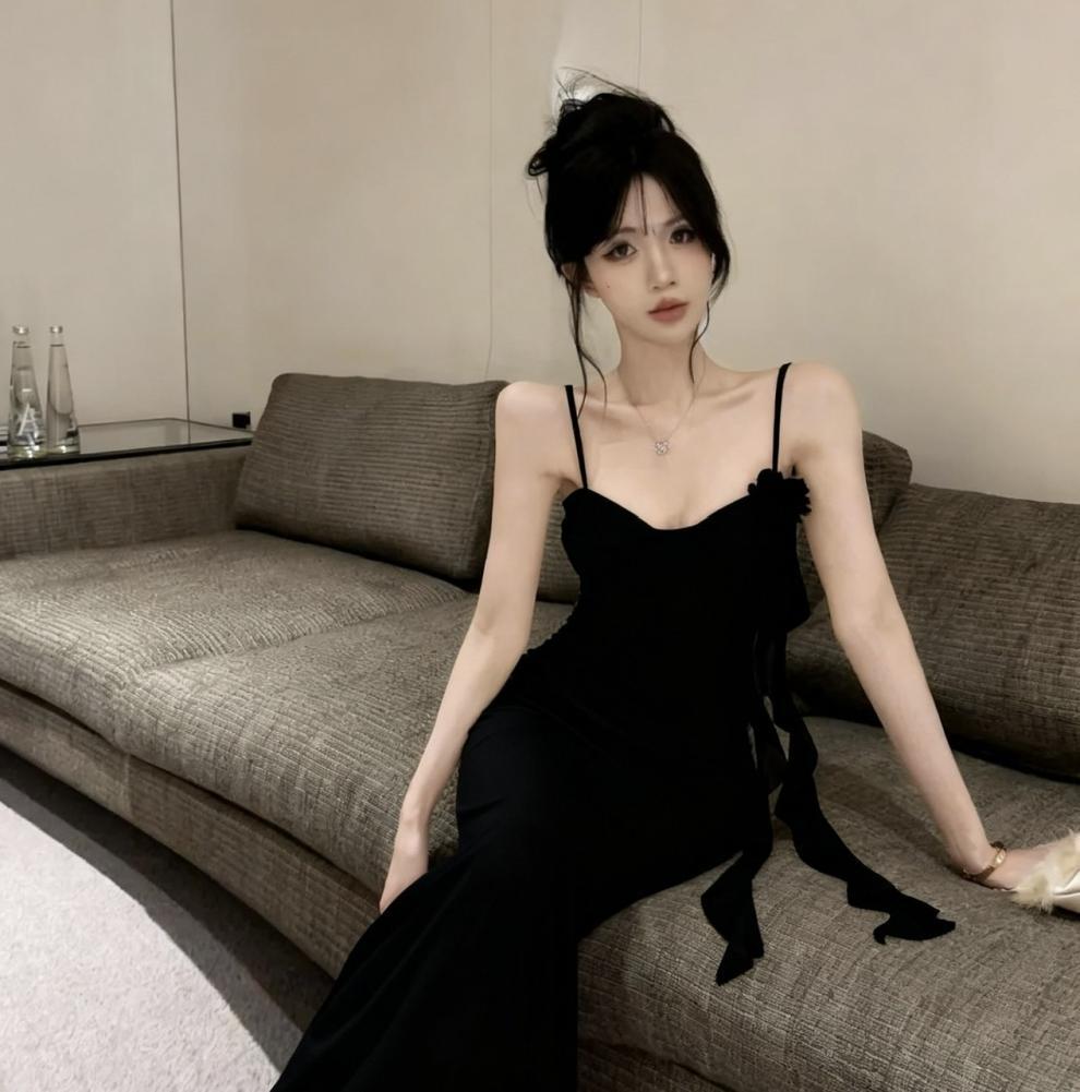 Elegant Low-Cut Spaghetti Strap Mesh Tassel Bodycon Evening Gown