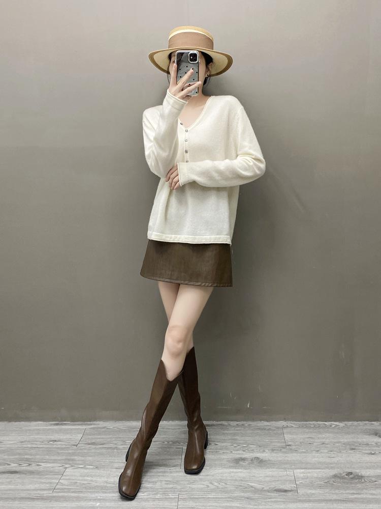 Women's Versatile V-Neck Cashmere Sweater - Loose Fit, Buttoned, Lazy Style Knitwear for Autumn/Winter
