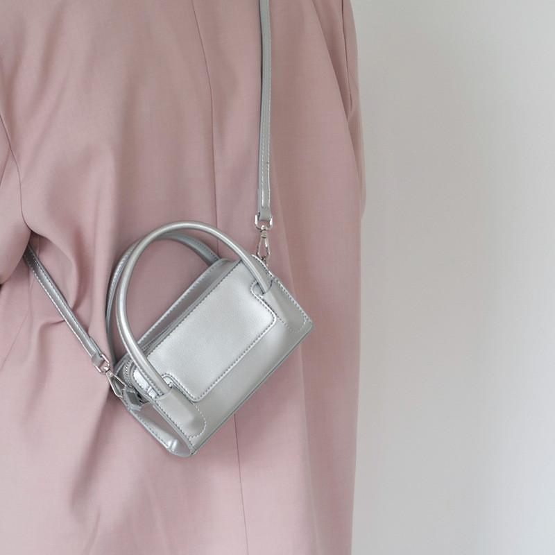 IELGY Niche Design Temperament Silver Small Square Bag, Simple Mini Mobile Phone Mouth Red Envelope, Messenger Bag