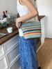 Herbst & Winter 2025 Regenbogenfarben gestreifte Stroh geflochtene Schultertasche - Minimalistische Damen Strand Eimertasche
