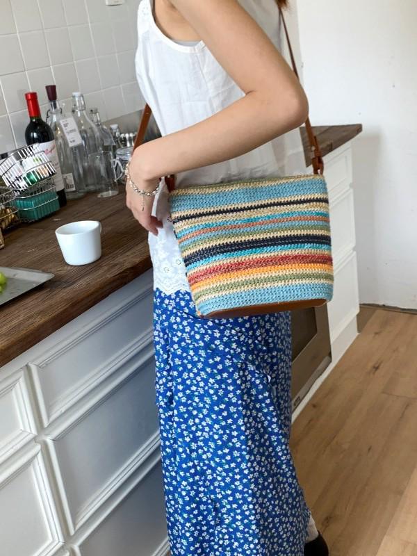 Autumn & Winter 2025 Rainbow Striped Straw Braided Shoulder Bag - Minimalist Women's Beach Bucket Bag