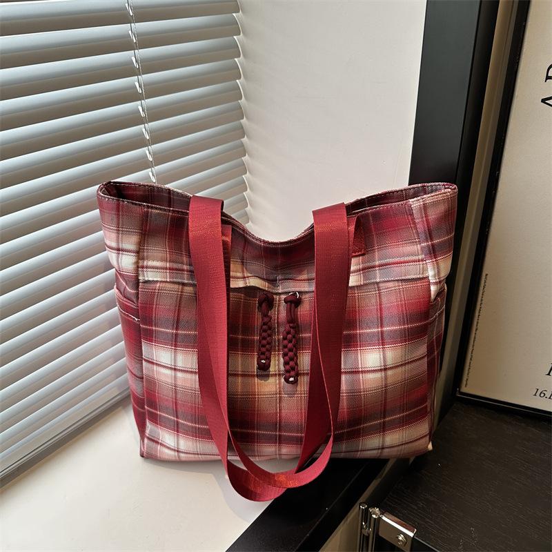 

Премиальная повседневная клетчатая красивая портативная сумка-тоут новая модная универсальная сумка через плечо сумка подмышку женская сумка красный