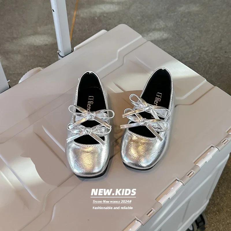 

Autumn Children Leather Shoes for Girls New Fashion Princess Soft Bottom Sweet Bowtie Dancing Versatile Party Shoes 23 серебряный