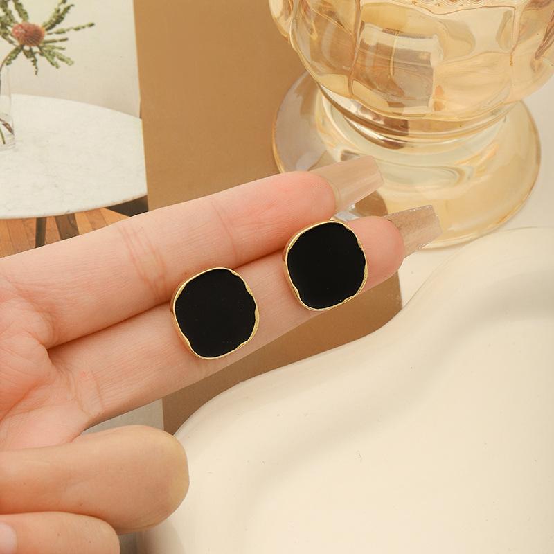 Retro black stud earrings geometric drip earrings coffee color simple oval niche earrings