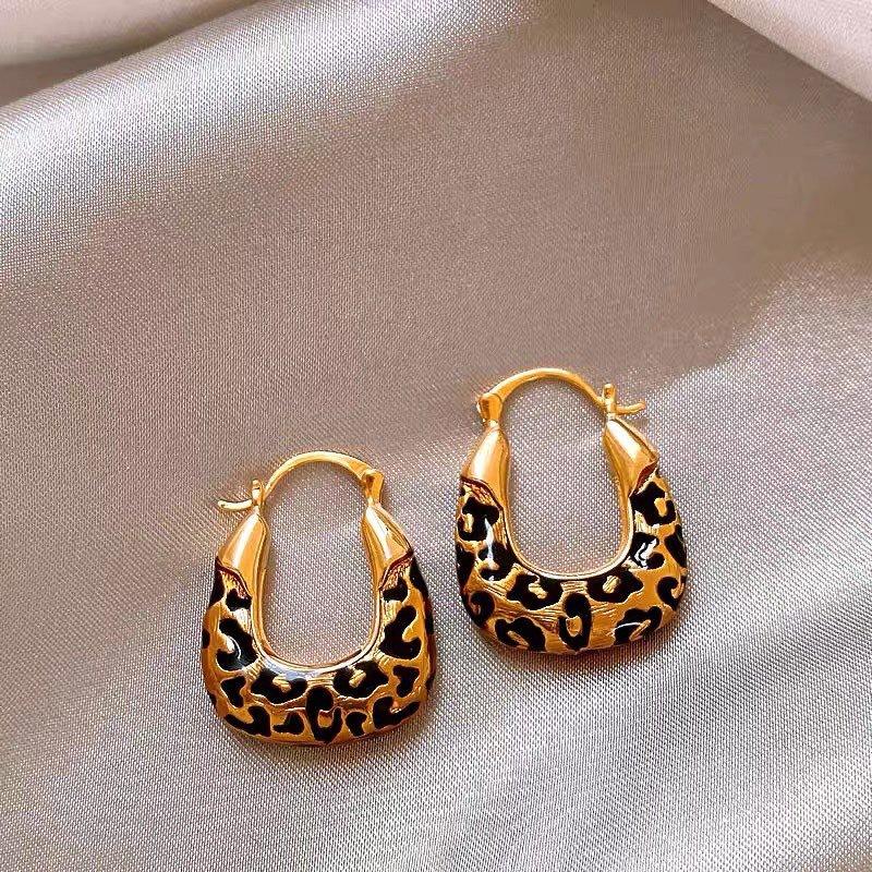 French retro autumn and winter geometric leopard print earrings stud earrings personalized earrings design sense niche