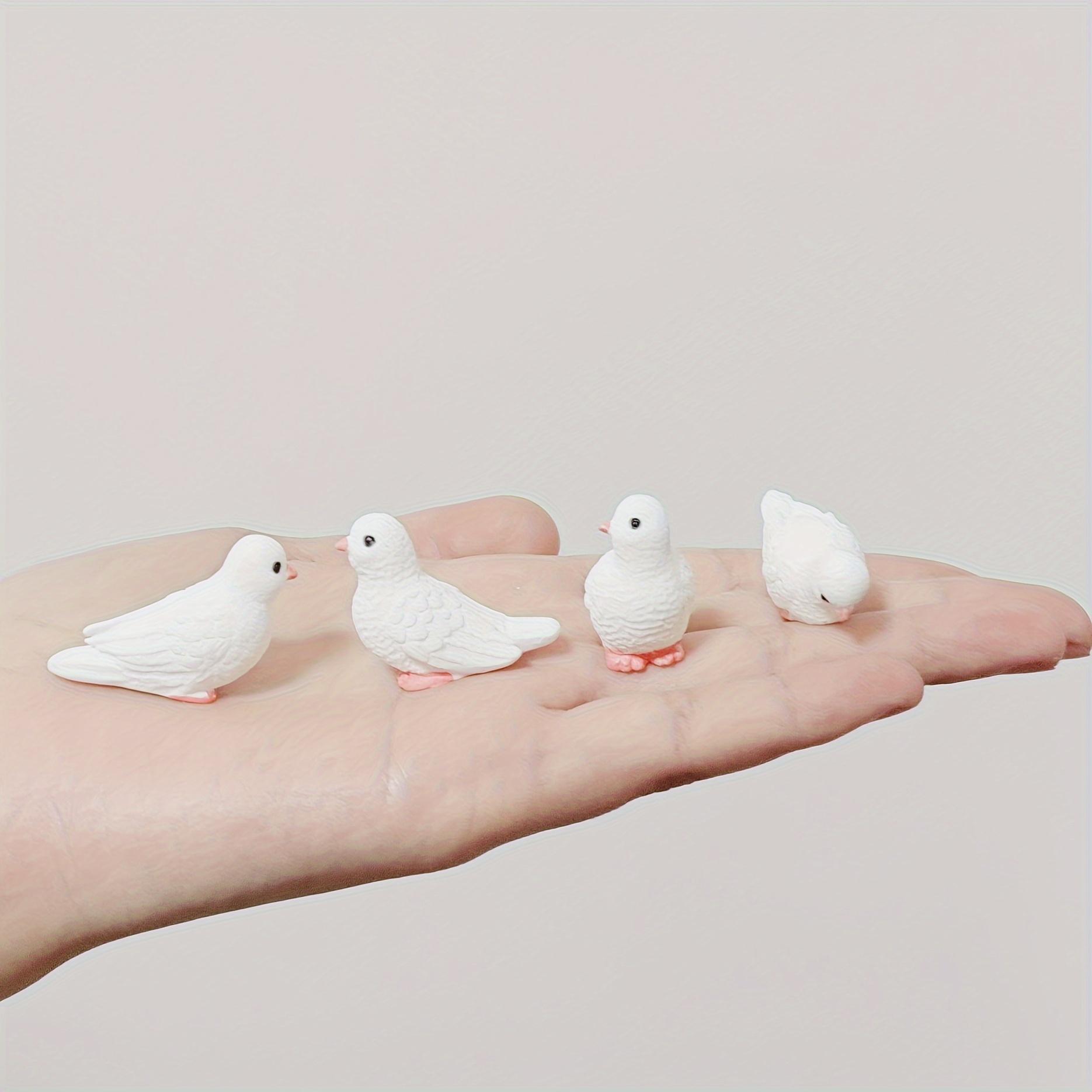 

Набор из 4 мини-голубей из смолы для имитации пляжной сцены, искусственные белые голуби для внутреннего и наружного декора, электричество не требуется 4 pieces