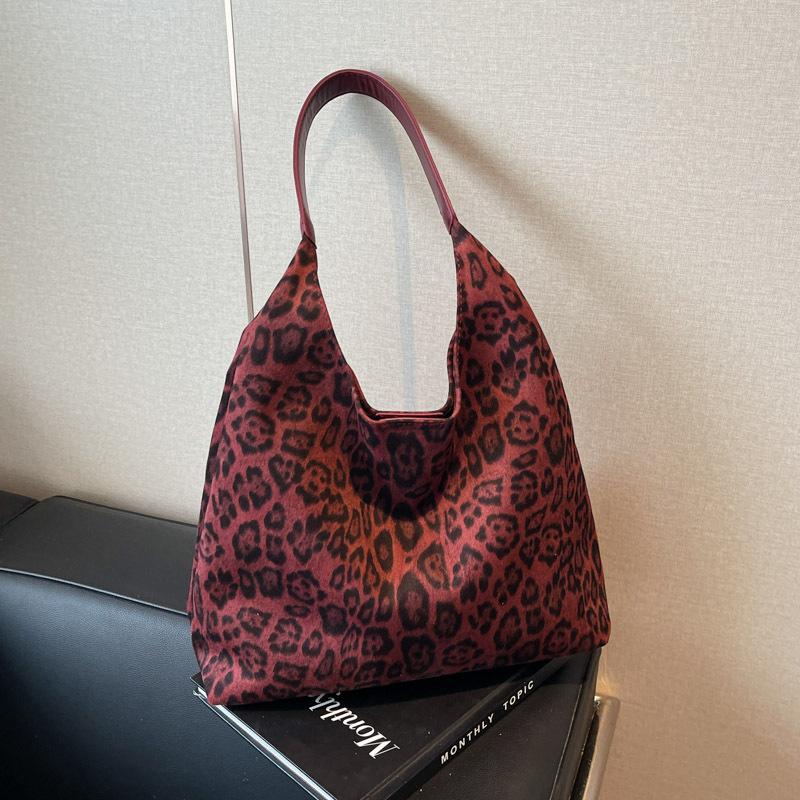 

Модная женская сумка-тоут из кожи с леопардовым принтом и бархатной текстурой, новая коллекция 2025, нишевая, высокого класса, большой вместимости, подмышку