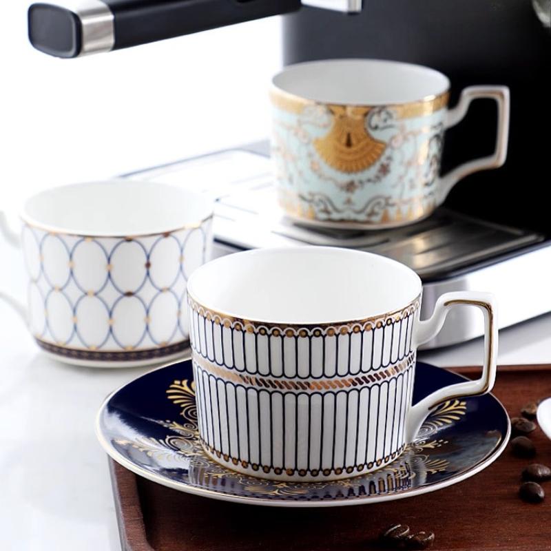 Lehký luxusní kávový šálek a podšálek se lžičkou, kostní porcelánový čajový šálek se zlatým okrajem, 250ml porcelánový hrnek na kávu s uchem