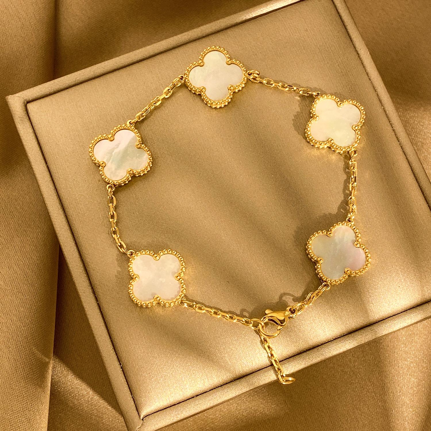 

Браслет из тонкого натурального настоящего перламутра 15 мм в виде четырехлистного клевера и пяти цветов, вакуумное толстое покрытие 18K из титановой стали