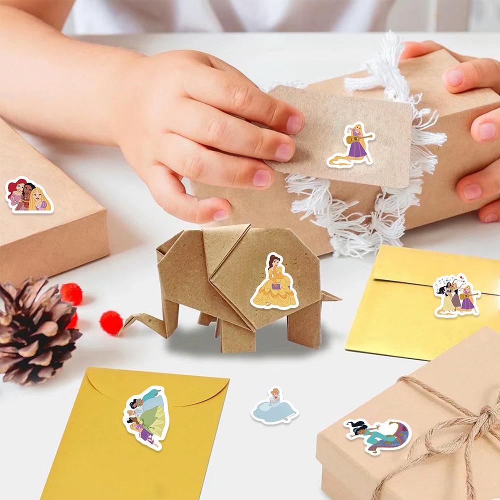500pcs/Roll Cartoon Princess Sealing Sticker DIY PVC Laptop Decals Decoration Stiker Reward Gift Toys