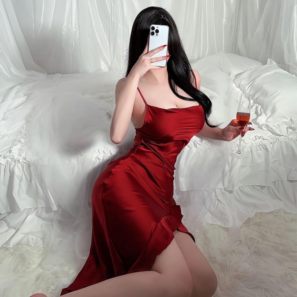 Schickes Spaghettiträger-Nachthemd mit Rüschensaum und Schlitz - Mehrfarbige Loungewear