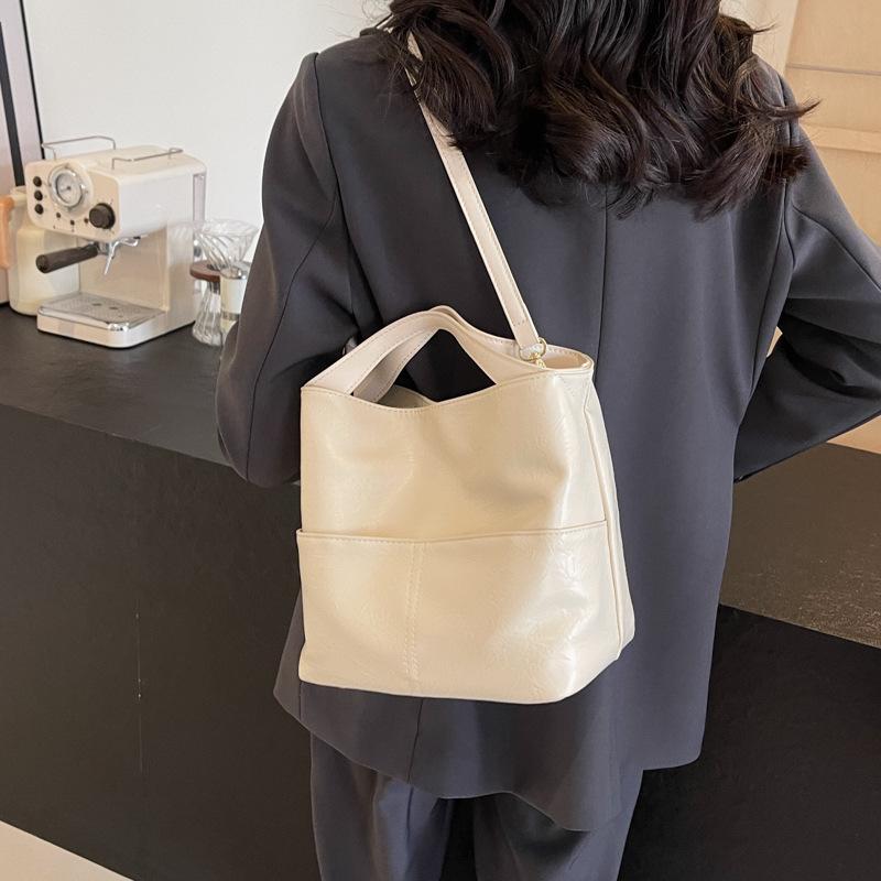 Bag Ladies 2025 New Soft Leather Portable Commuter Bucket Bag Women's Fashion Versatile Large Capacity Shoulder Messenger Bag