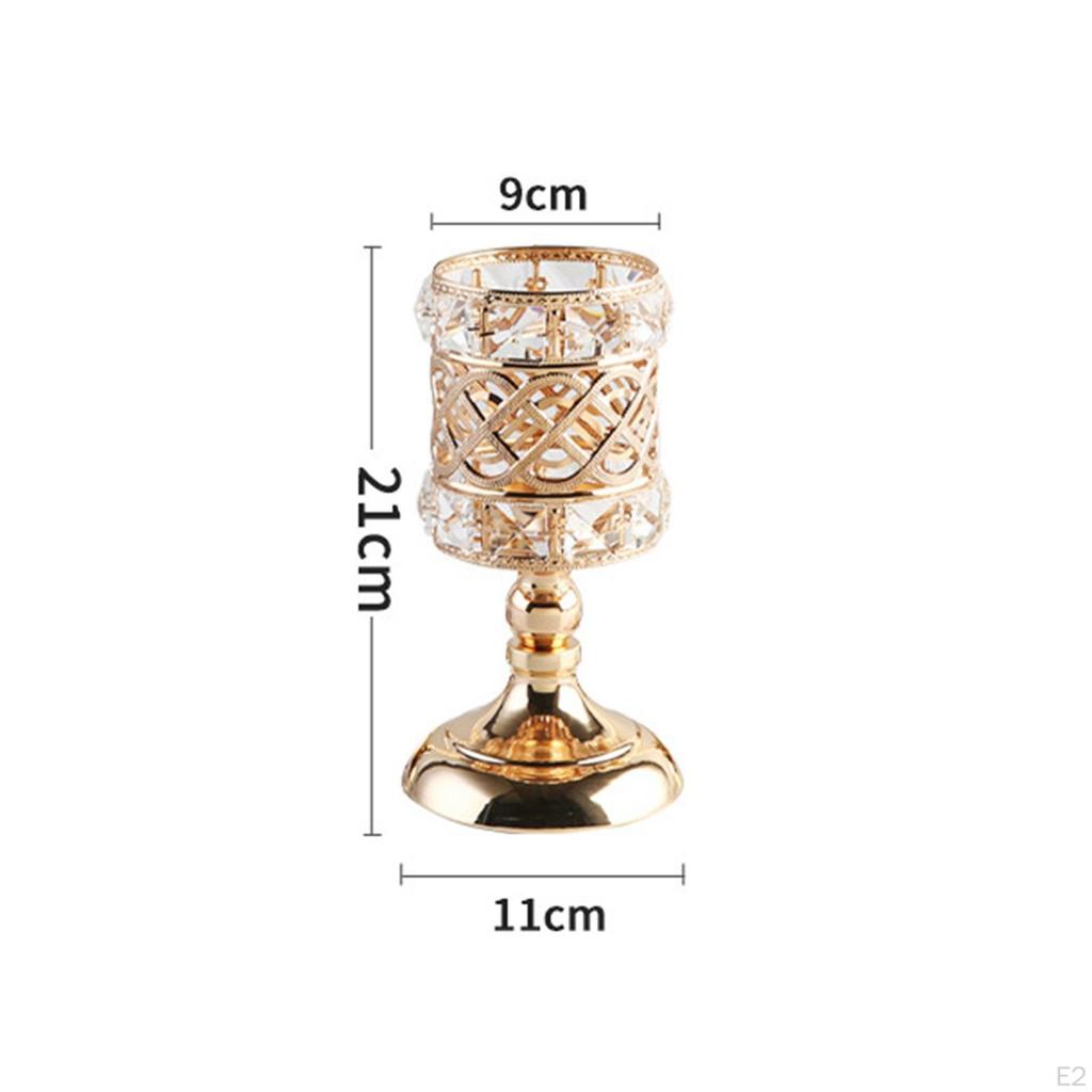 Elegante goldene Kerzenhalter für stilvolle Heimdekoration