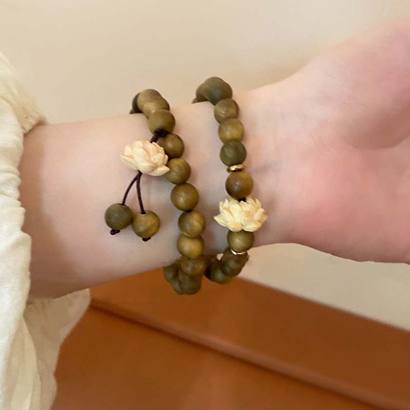 Vintage Wood Lotus Flower Pendant Bracelets For Women Girls Elegant Handmade Elastic Beaded Strand Bracelets Jewelry