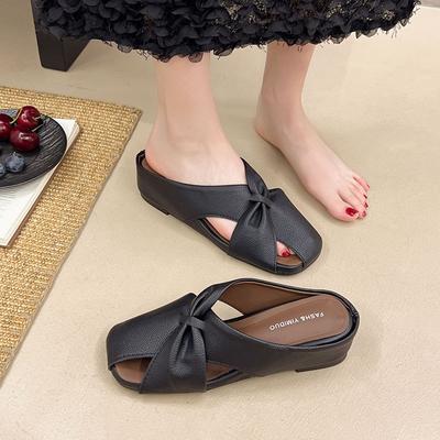 2025 Sommerbekleidung lässige Muller-Slipper Damen hohler Zehenbereich coole Slipper bequeme eckige Zehenpartie Keilabsatz Damen-Slipper