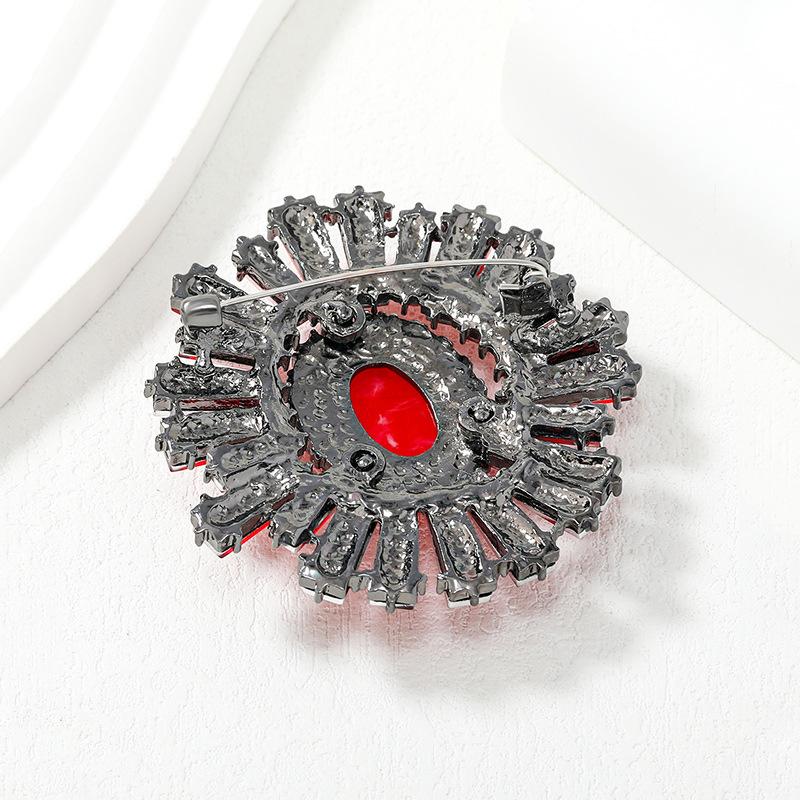 Vintage Women Men Palace Sun Flower Rhinestone Gorgeous Brooches Pins Middle Classic Unisex Baroque Round Badges Accessories