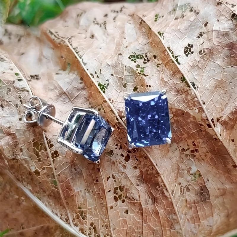 Une Paire de Boucles d'Oreilles Bleues Brillantes, Convient aux Femmes et un Cadeau d'Anniversaire Idéal.