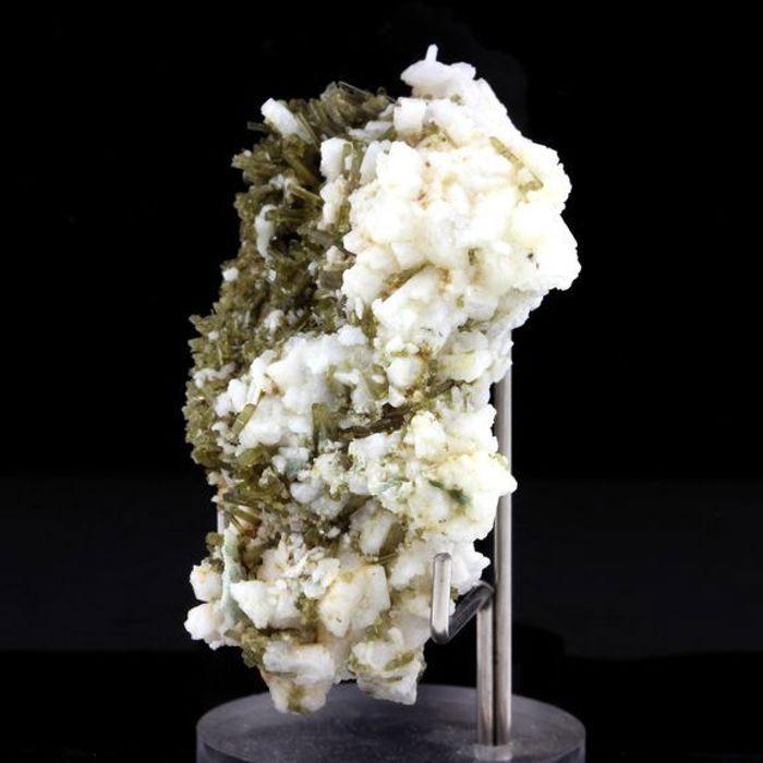 Pierres et Minéraux. Clinozoisite. 242.0 ct. Marine de Scala, Canari, Haute-Corse, France.
