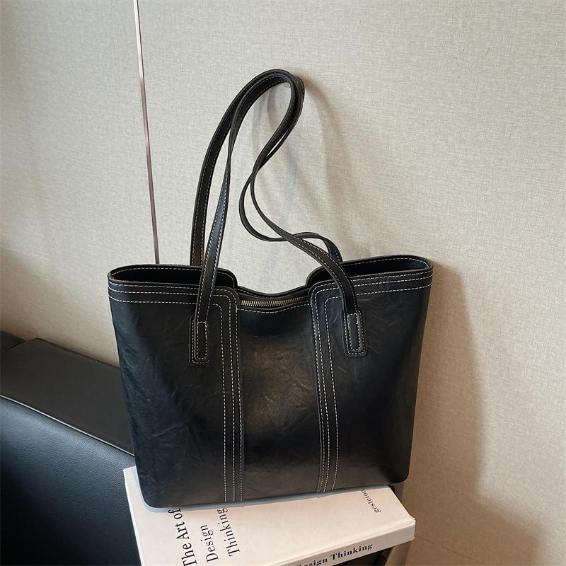 Large capacity bag Women's trendy fashion commuter shoulder bag High sense versatile hand carry tote bag