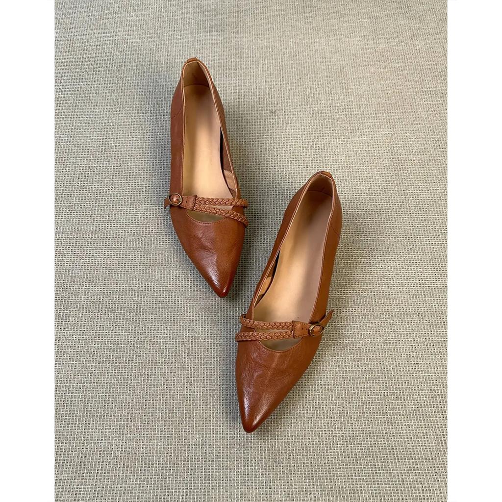 Temperament versatile inner height increase 2026 new shallow mouth single shoes women's commuting retro pointed Mary Jane small leather shoes