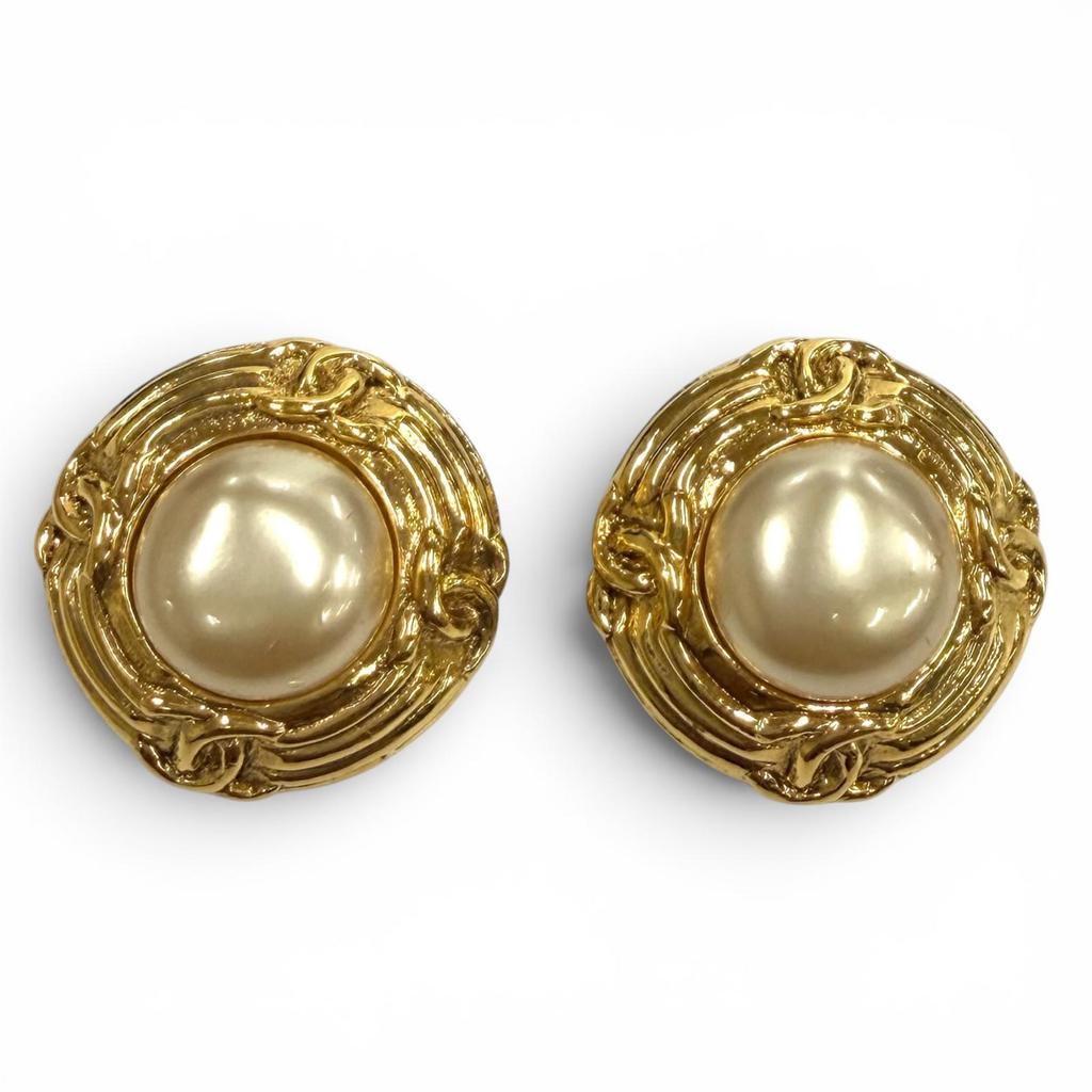 Excellent CHANEL Earring Faux Pearl COCO Mark gold Women 93A Used
