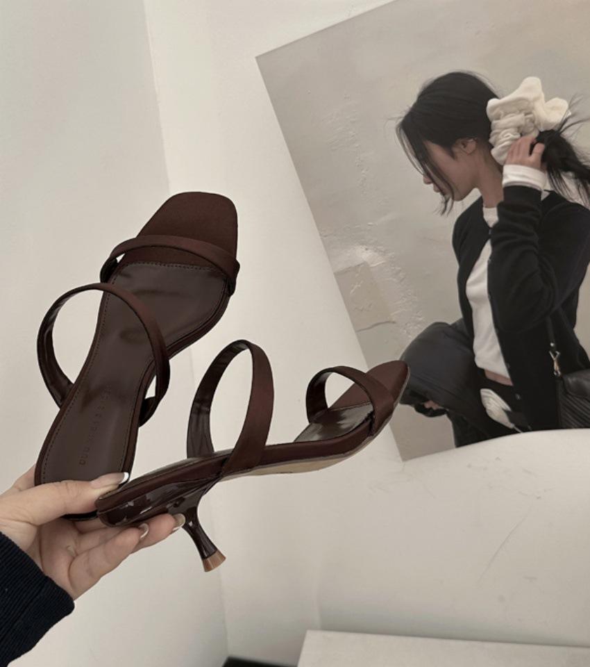 Square head thin heel cool slippers women's wear 2025 summer new versatile one-word sandals fashion medium heel open-toed women's shoes