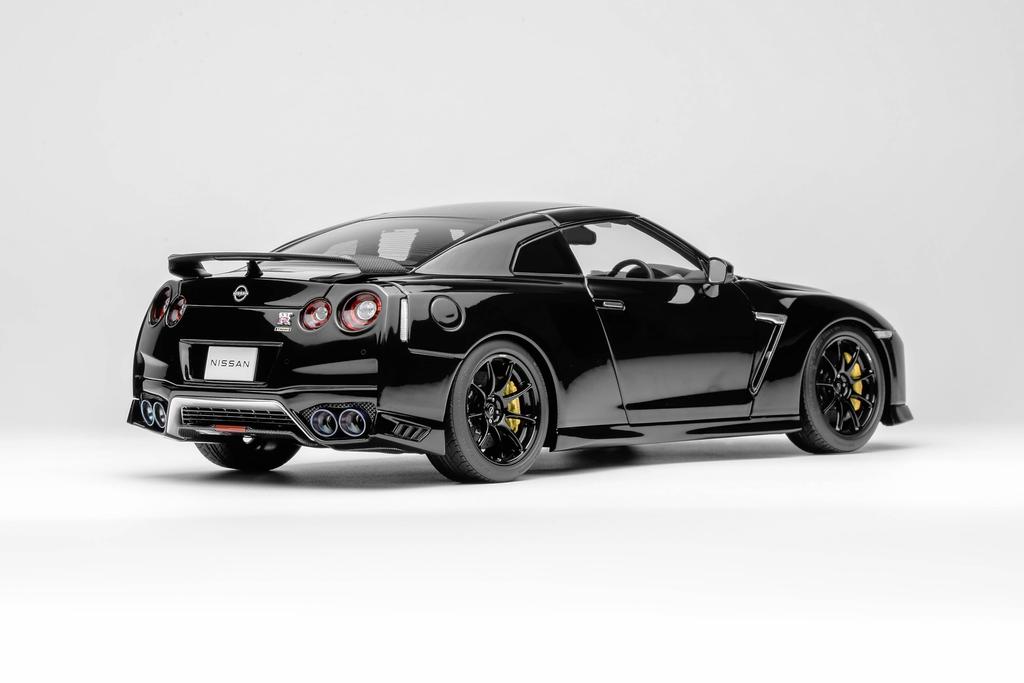 FREESTYLE MOTORHELIX Scale Nissan Track Edition Engineered By NISMO 2022 Meteor Flake Black Pearl Finished Product M83519 1/18 GT-R (R35) T-Spec