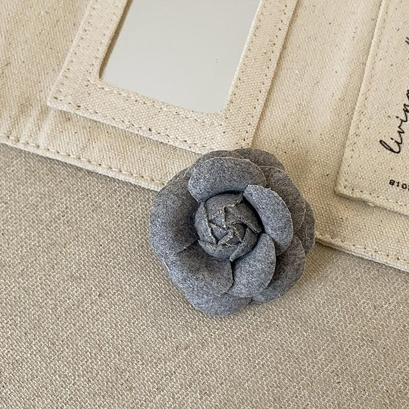 Light Luxury And High-End Sense, Small Fragrant Wind, Camellia Brooch, Femininity, Trendy And Versatile Woolen Coat, Suit Pin Accessories