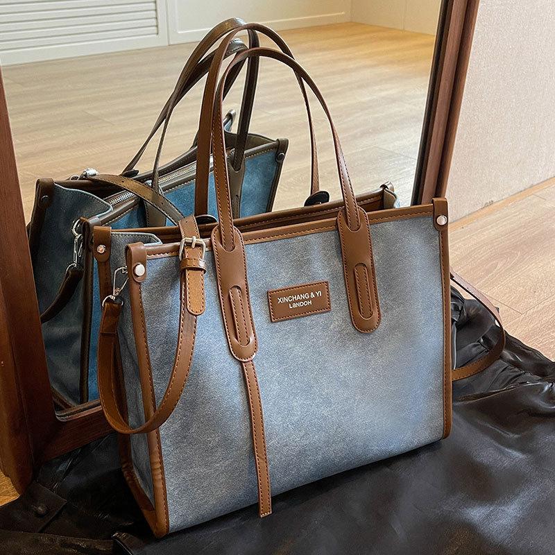 Autumn and winter simple contrasting colors large-capacity premium tote bag 2025 new versatile commuter style messenger shoulder bag