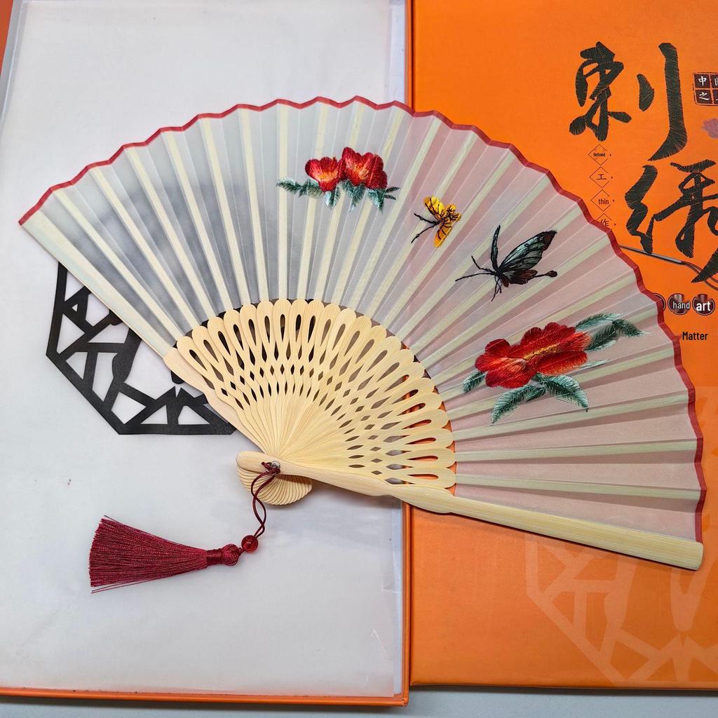 Składany wachlarz z haftem dwustronnym Old Changmen Suzhou: Starożytny Styl Cheongsam dla Kobiet