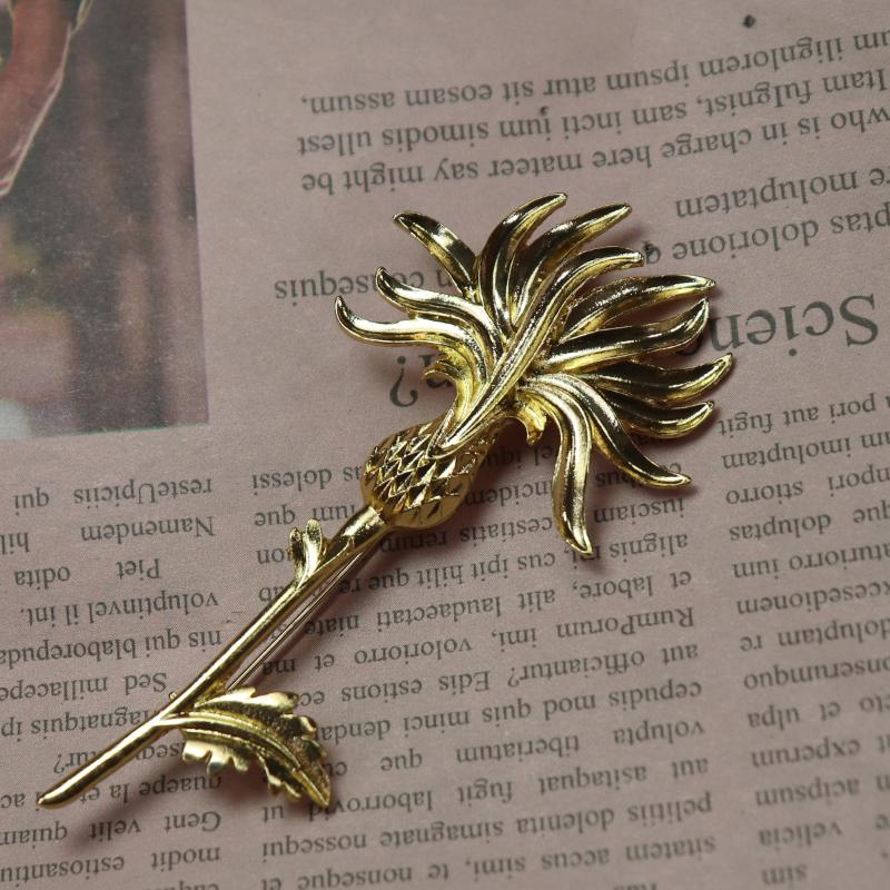 

Vintage Thistle Flower Brooches For Women Unisex 2-Color Metal Grass Plants Party Casual Brooch Pins Gifts 1PC