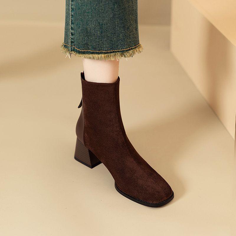 Giant and thin French brown temperament thick heel short boots 2025 autumn and winter new square head high heel Chelsea ankle boots women