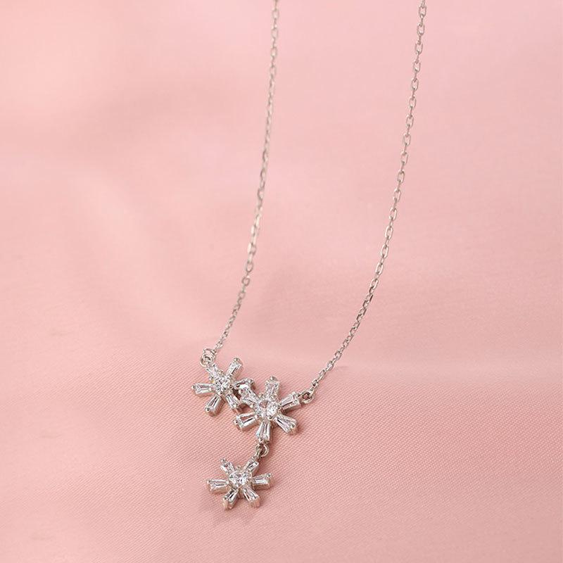 Blumenkette Leichter Luxus Nische Design Sinn High-End Schlüsselbeinkette Neuer Stil Damen Halskette Neuer Stil