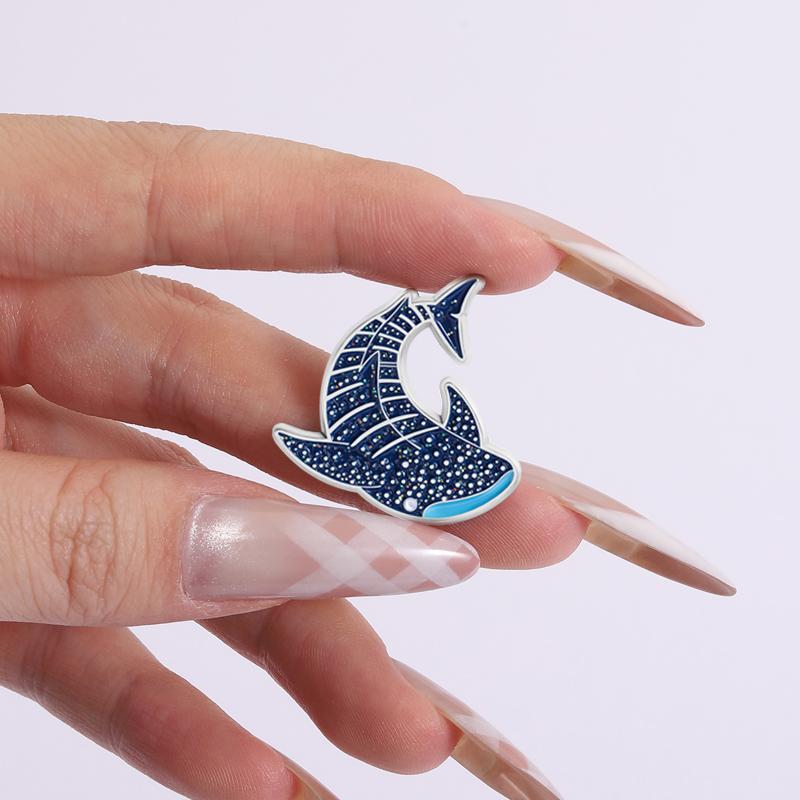 Traveling In Deep Sea Enamel Pins Shark Manta Fish Brooches Lapel Badges Clothes Ocean Animal Jewelry Gift for Kids Friends