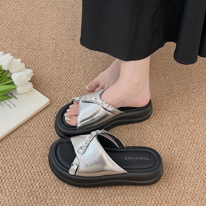 Matching one-word drag premium muffin thick-soled cool slippers women's summer wear high-heeled beach sandals new skirt