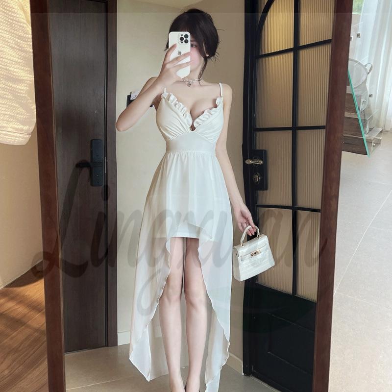 

Elegant Low-Cut Bodycon Dress with Irregular Straps and Flared Hem Large белый