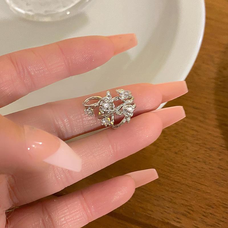 Zircon Flower Ear Clips, Women's Exquisite and Elegant Temperament, Versatile Without Ear Piercings, Ear Bone Clips, Light Luxury Earrings.