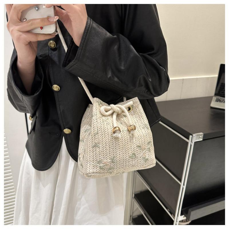 Cute Luxury Straw Woven Shoulder Crossbody Bucket Bag New Casual Summer Travel Beach Women Trendy Crossbody Handbags for Travel