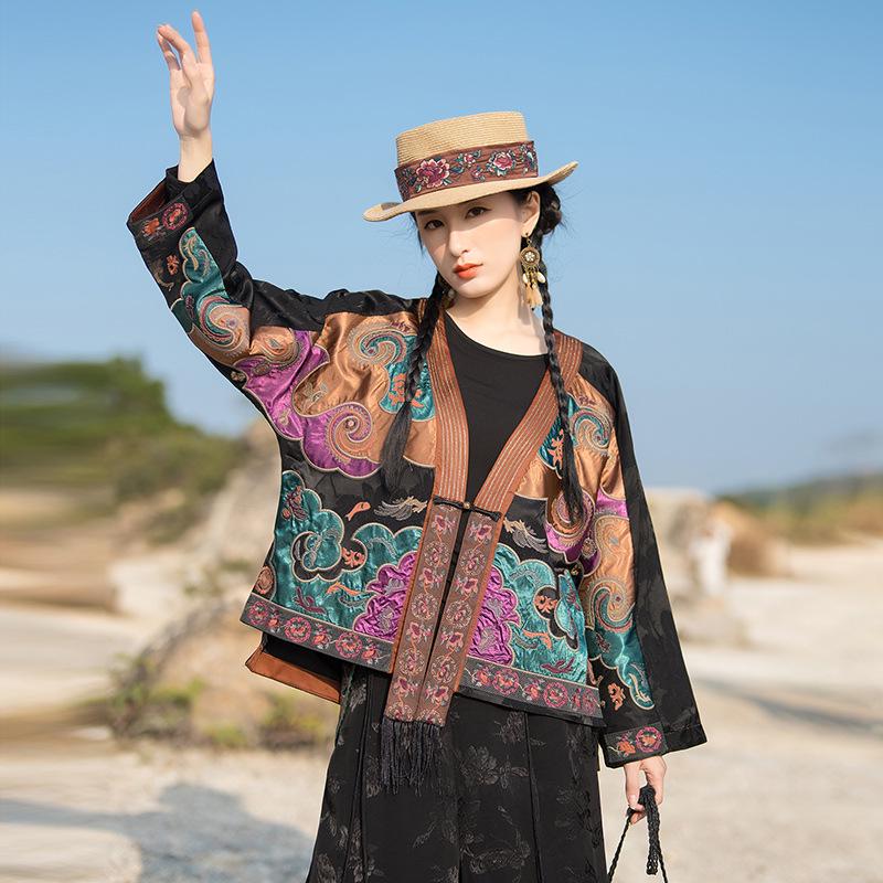 Women's Retro Chinese Jacket: Spring/Autumn Ethnic Style, Heavy Industry Applique, Embroidered Plus Size, Short Outerwear