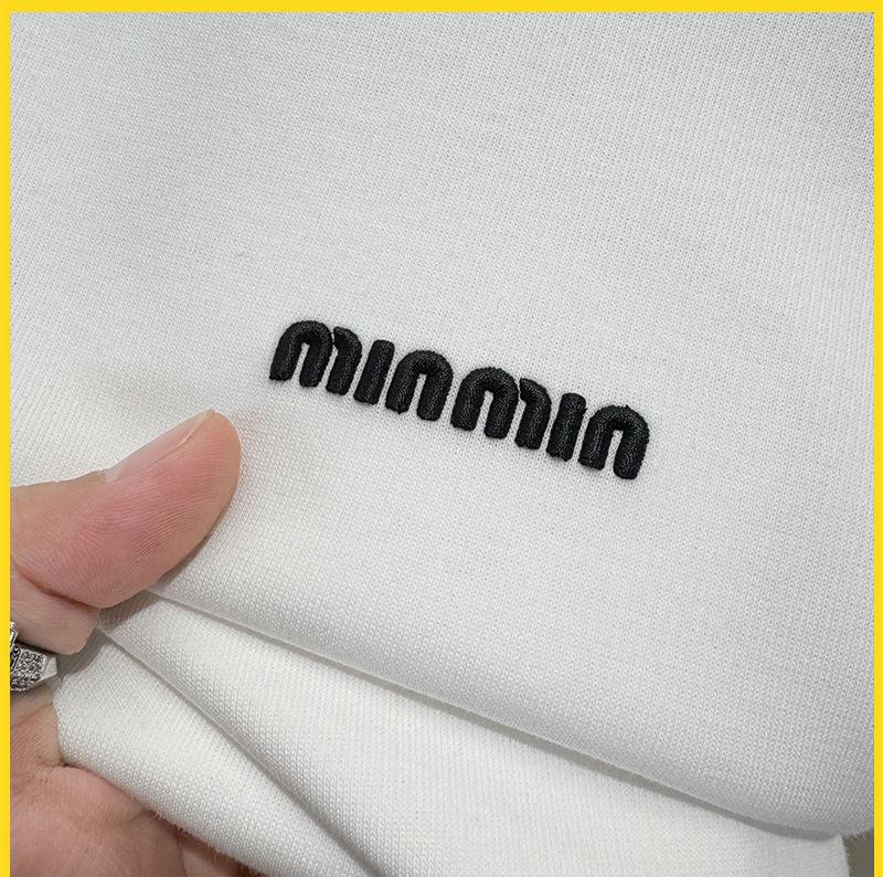 Herren-Kapuzenpullover im europäischen Stil mit Stickerei - Herbstkollektion 2025, Trendiges Light-Luxury-Design.