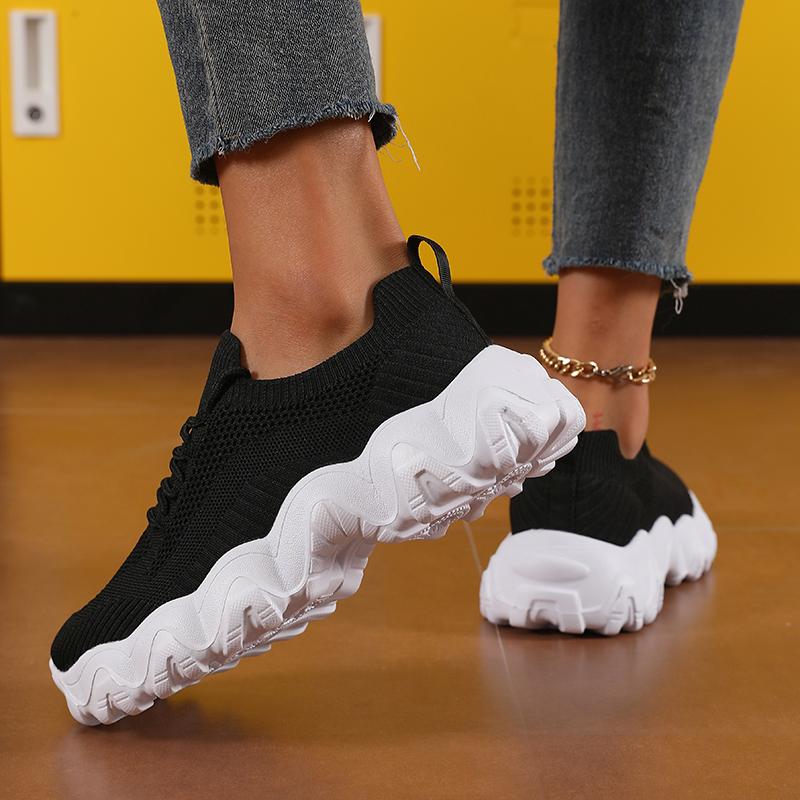 

Модные кроссовки Женские тренды 2025 Лето Дышащие На шнуровке Тренировочные Беговые На толстой подошве Легкие Теннисные Модные Вулканизированные туфли 42 черный белый