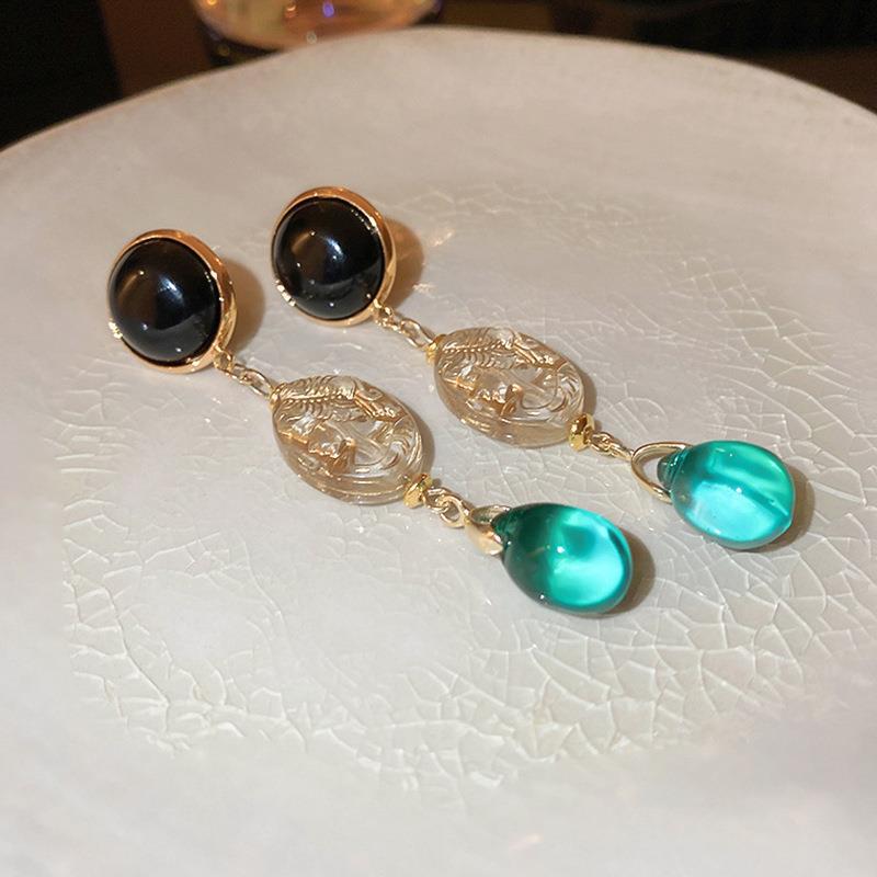 Elegant Vintage Women Girls Classic Resin Stone Earrings Ear Clips Fashion Retro Palace Lady Party Banquet Jewelry Ear Rings