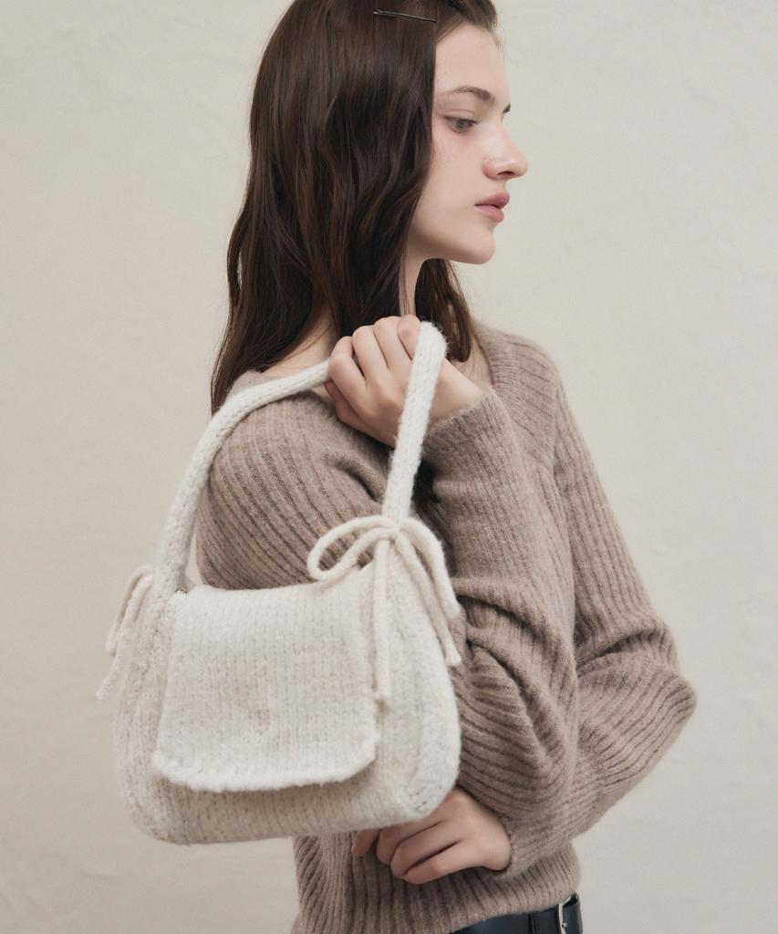 Leathery Ribbon Angora Knit Shoulder Bag [Black]